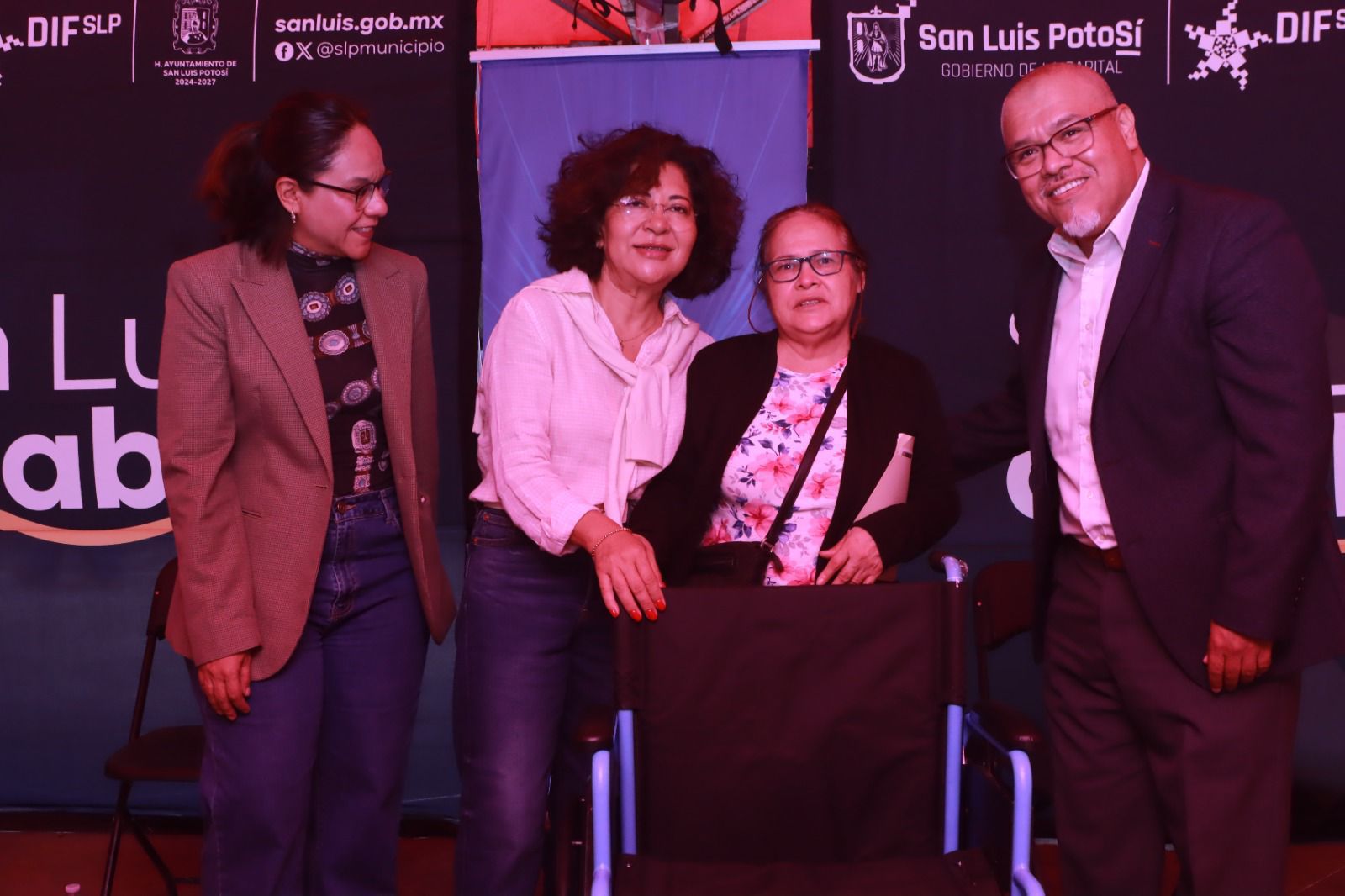 Presidenta Esthela Arriaga y Gerente Regional de Telmex